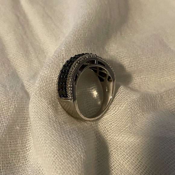 Black and white diamond ring - Picture 3 of 3